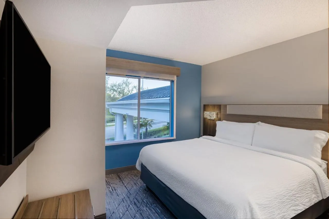 Hotel Holiday Inn Express And Suites Tampa I-75 At Bruce B. Downs By Ihg
