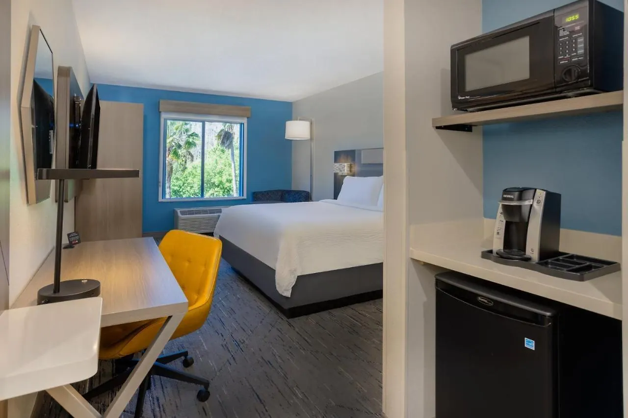 Holiday Inn Express And Suites Tampa I-75 At Bruce B. Downs By Ihg