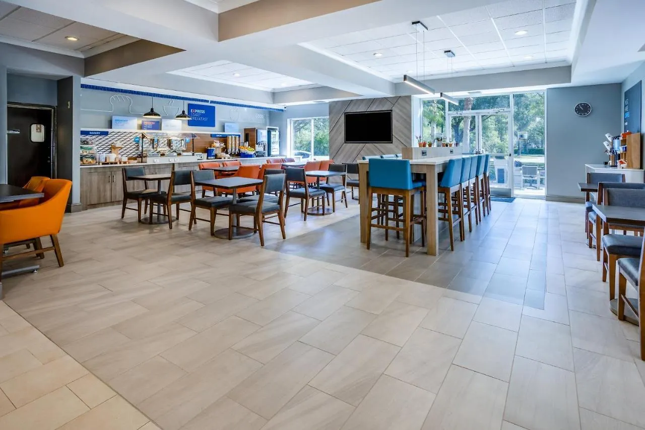 Holiday Inn Express And Suites Tampa I-75 At Bruce B. Downs By Ihg 3*,