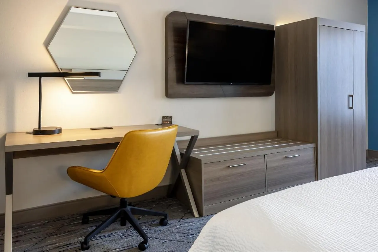 Holiday Inn Express And Suites Tampa I-75 At Bruce B. Downs By Ihg Hotel