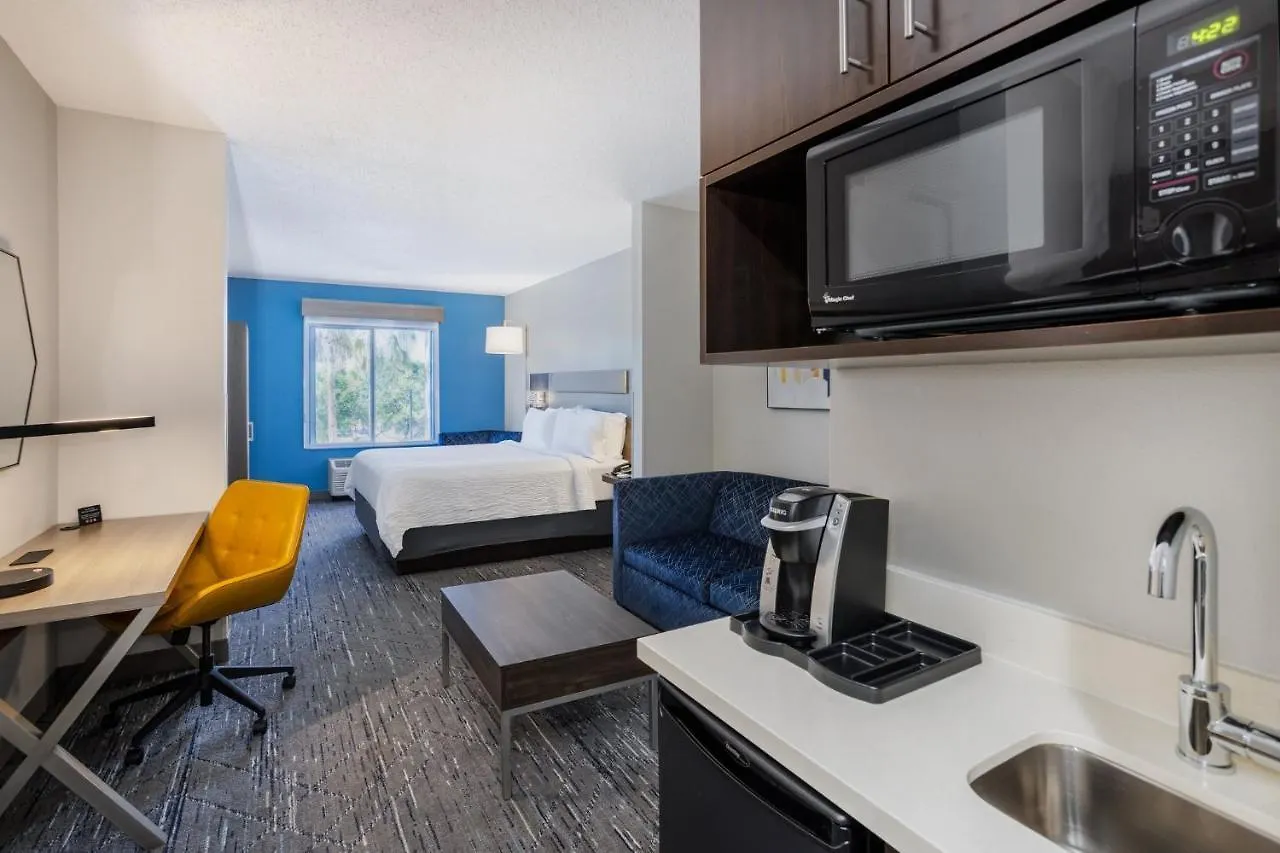 Hotel Holiday Inn Express And Suites Tampa I-75 At Bruce B. Downs By Ihg