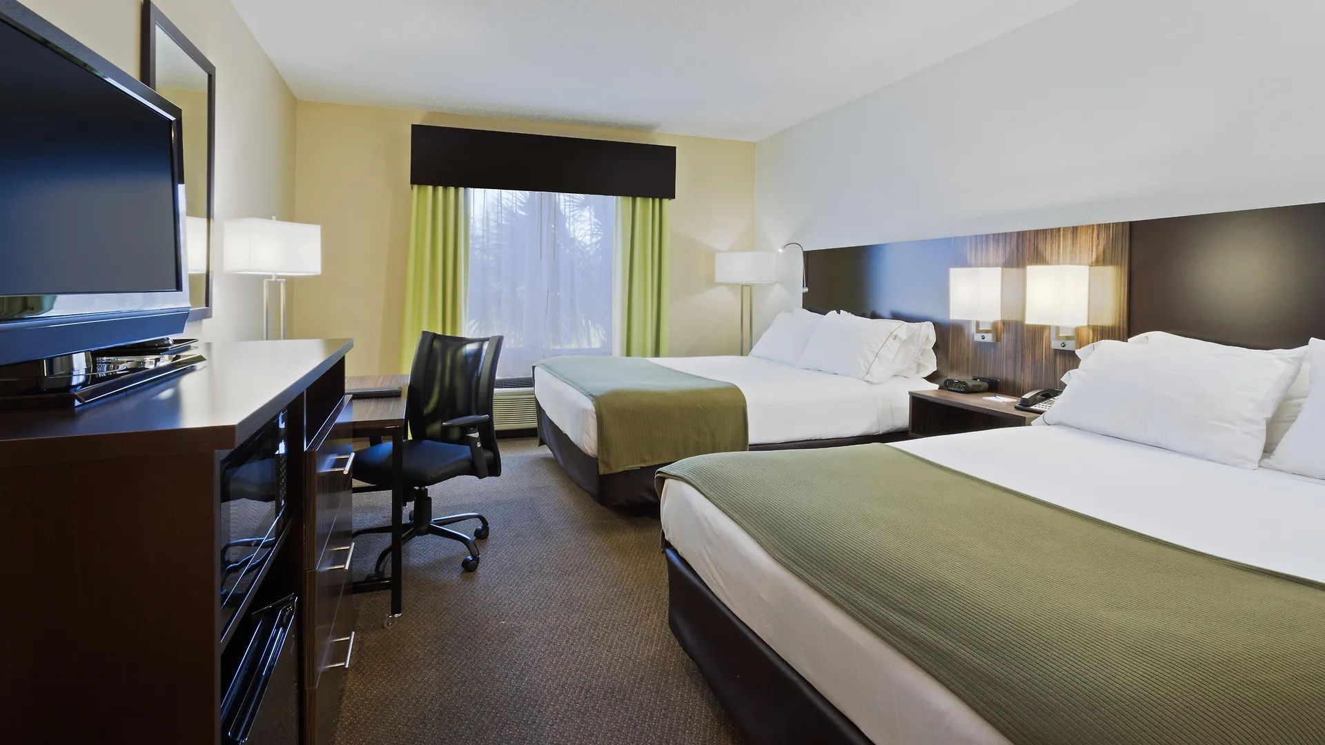 Holiday Inn Express And Suites Tampa I-75 At Bruce B. Downs By Ihg