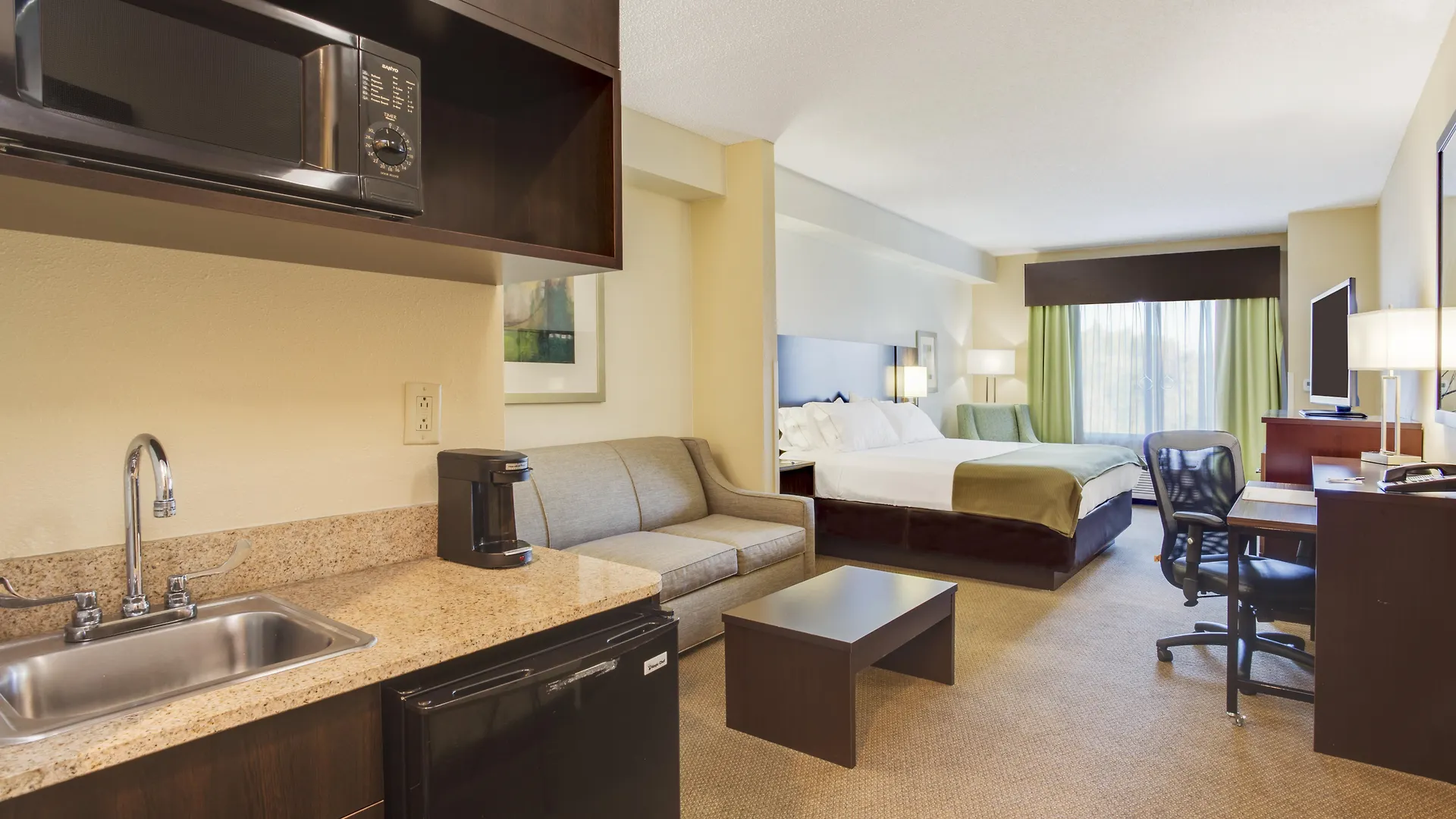 Holiday Inn Express And Suites Tampa I-75 At Bruce B. Downs By Ihg