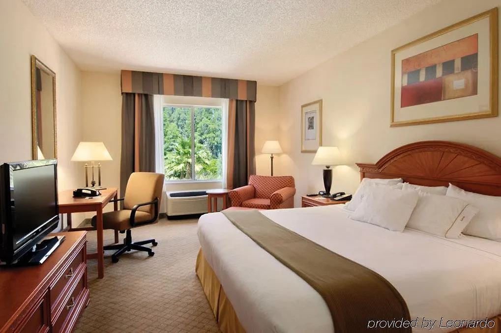 Holiday Inn Express And Suites Tampa I-75 At Bruce B. Downs By Ihg Hotel